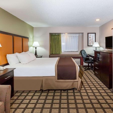 Baymont By Wyndham Gaylord Hotel Exterior foto