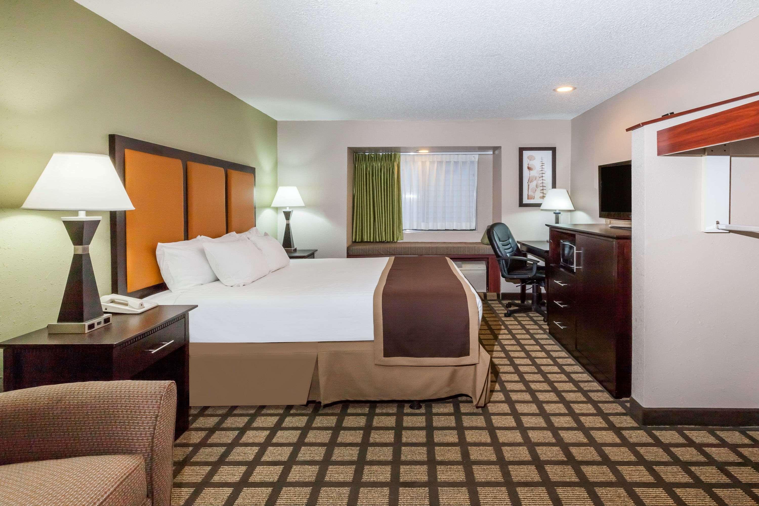 Baymont By Wyndham Gaylord Hotel Exterior foto