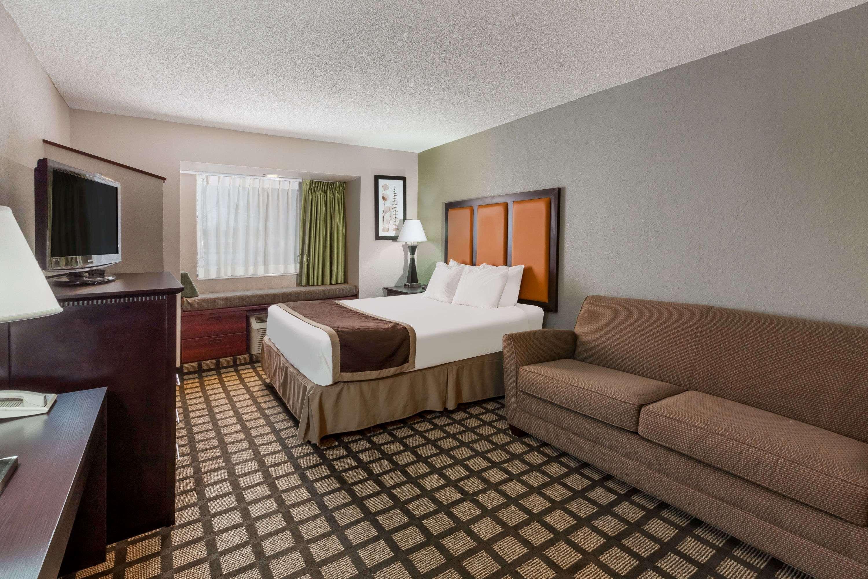 Baymont By Wyndham Gaylord Hotel Exterior foto