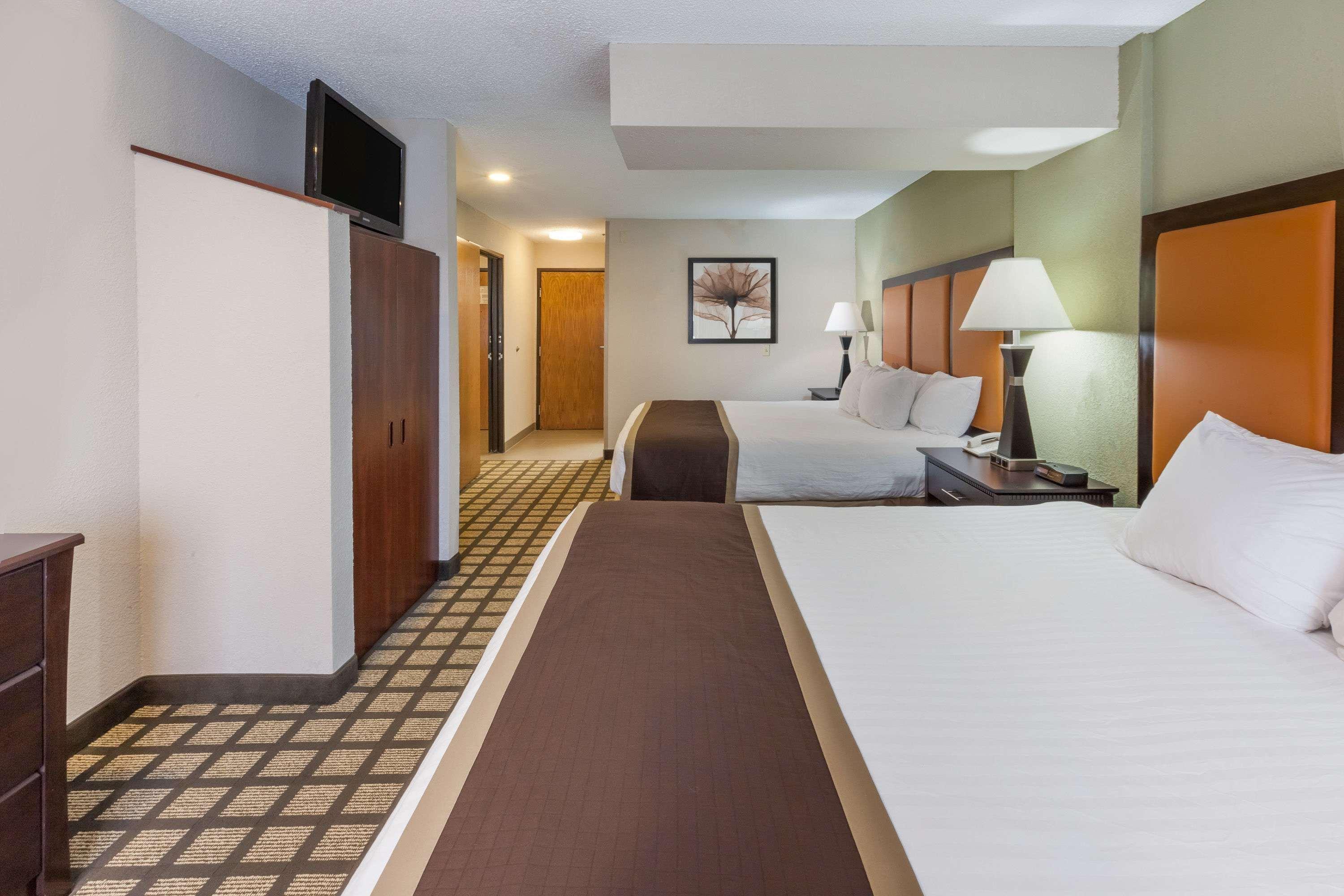 Baymont By Wyndham Gaylord Hotel Exterior foto
