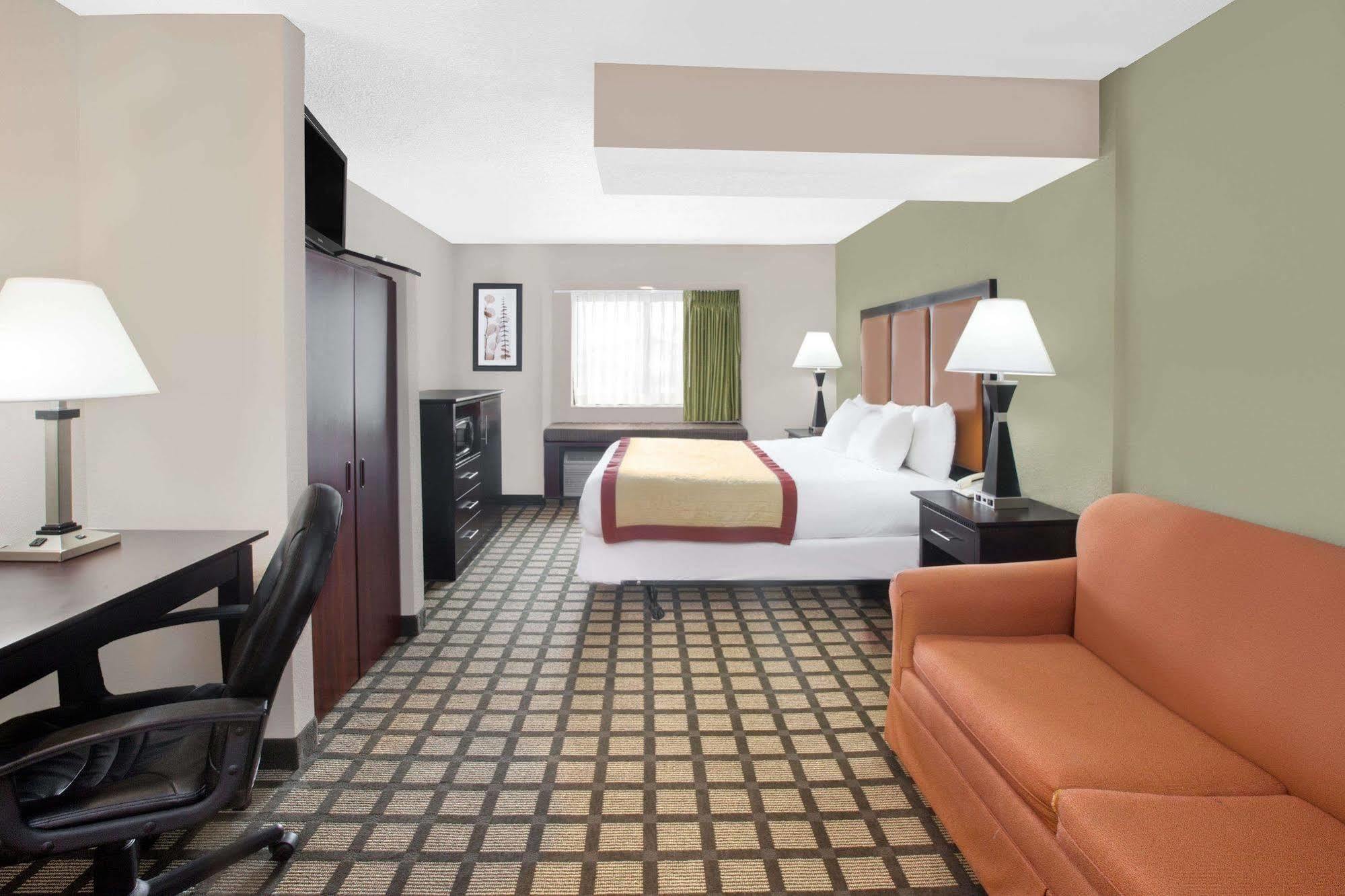 Baymont By Wyndham Gaylord Hotel Exterior foto