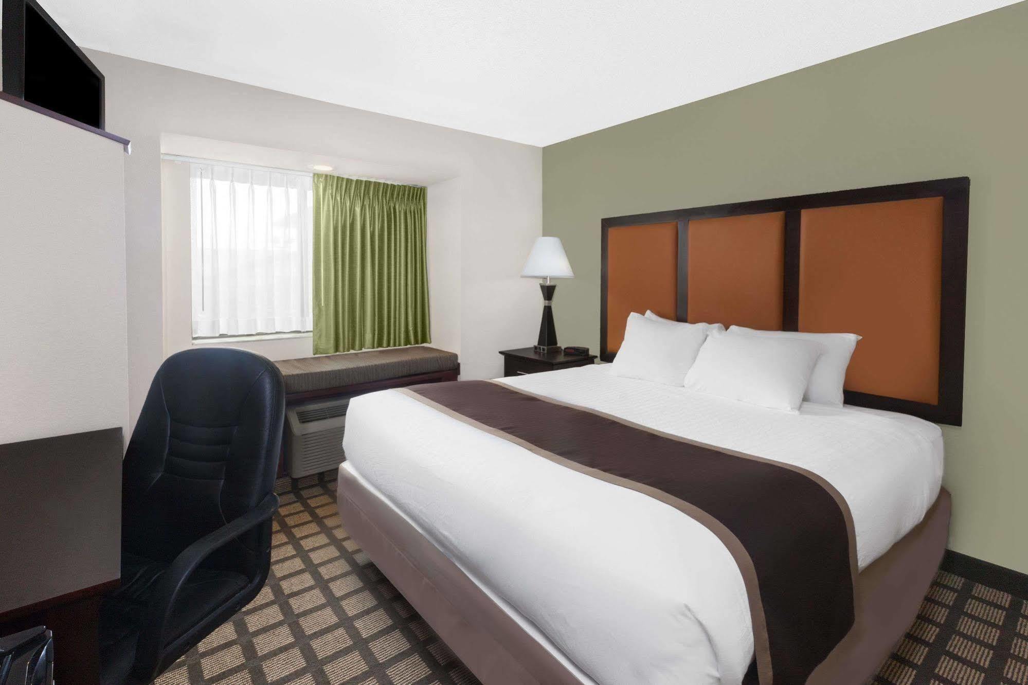 Baymont By Wyndham Gaylord Hotel Exterior foto