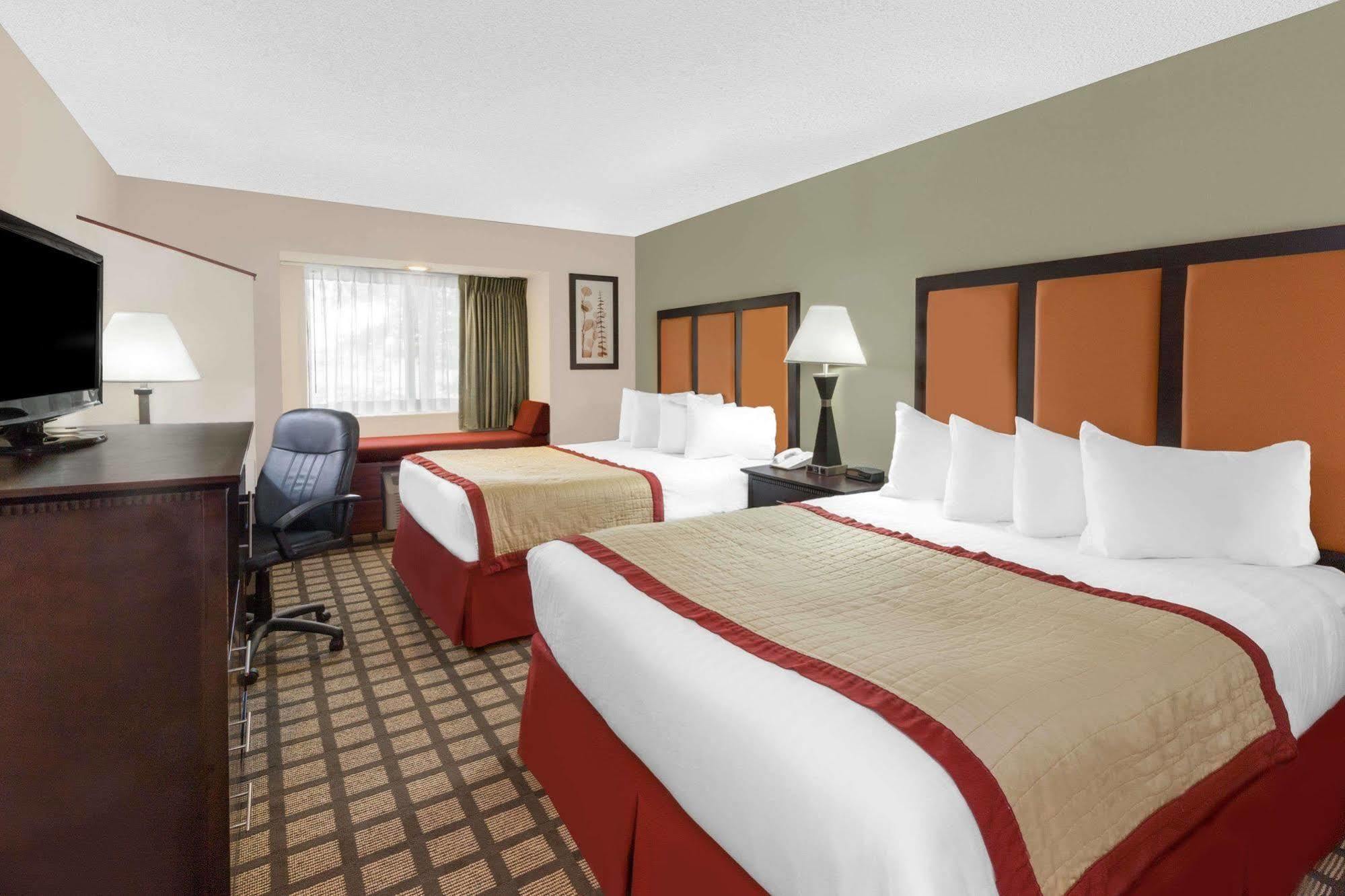 Baymont By Wyndham Gaylord Hotel Exterior foto
